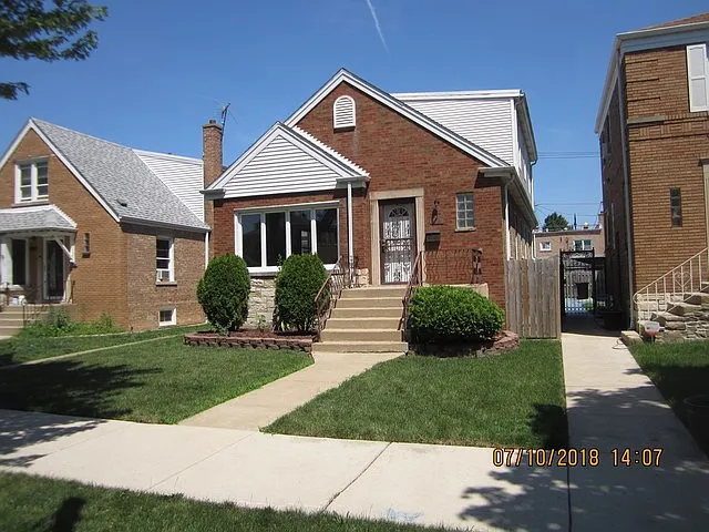 8231 S Sawyer Ave photo 1