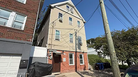 601 Richmond Road, #1