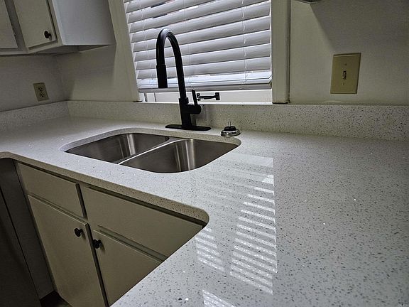5th image of 1500 Center St #9