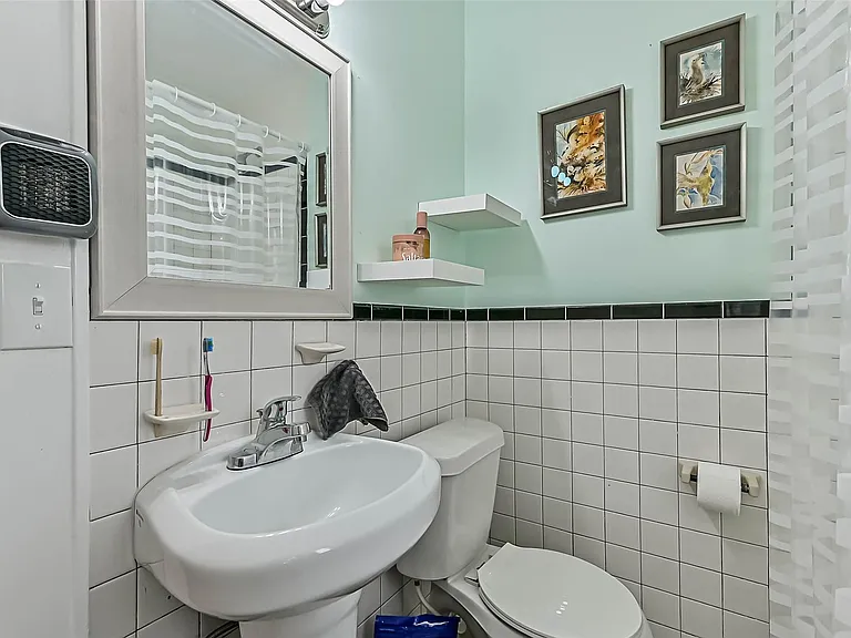 1915 44th St #UP — Photo 11