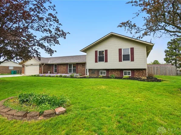 2449 S Old Oaks Dr, Dayton, OH 45431