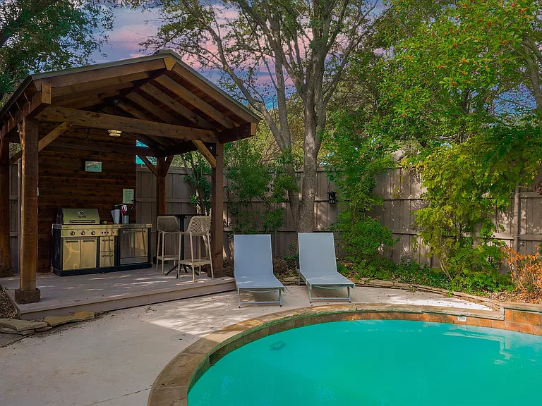 1811 Forest Meadow Ln — Photo 48