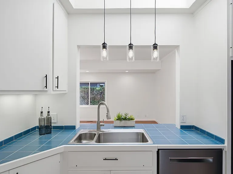 Kitchen Facing Family Room