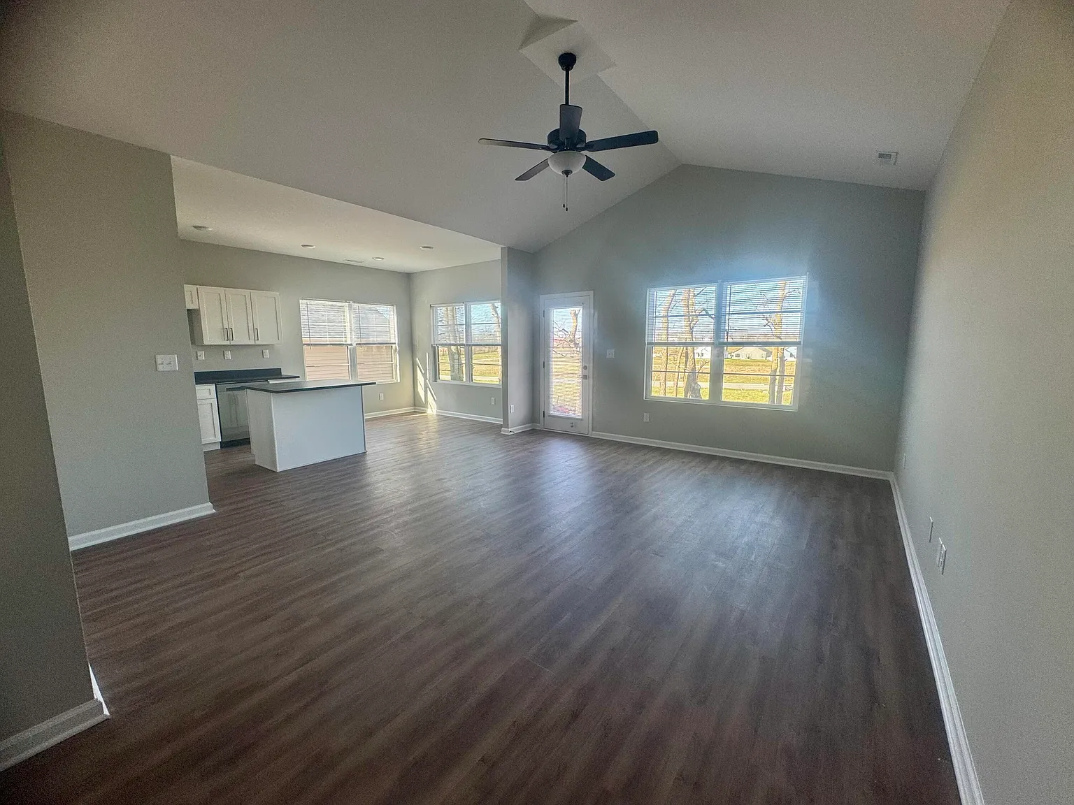 3 bed, 2.0 bath, 1380 sqft, $2,250 — Photo 3