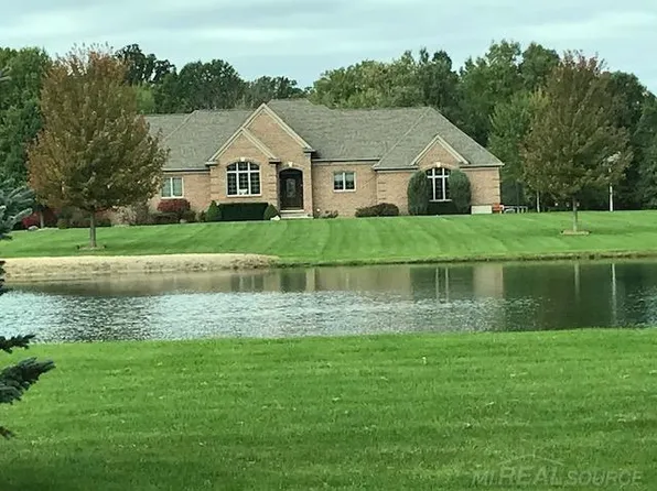 5906 McKinley Rd, China, MI 48054