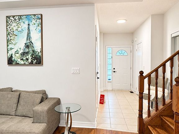 4th image of 19 Rustic Ave