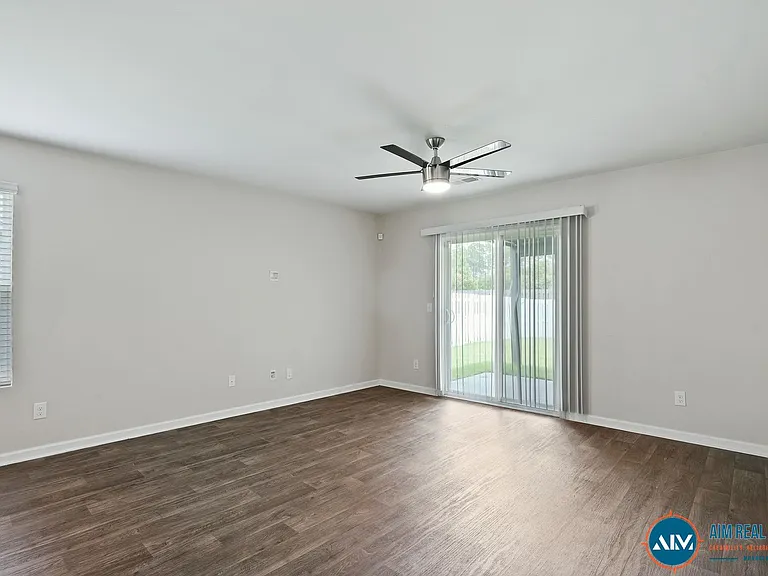 127 Auditorium Rd — Photo 16