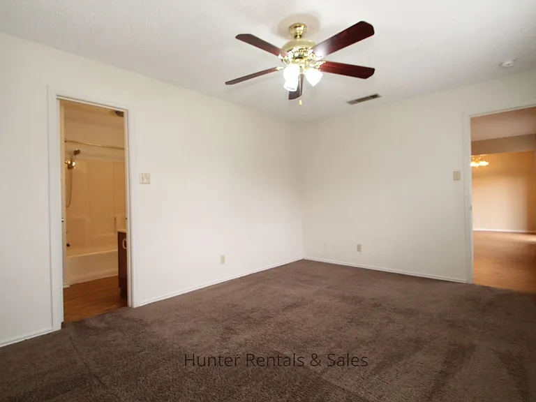 1100 Goodhue Dr — Photo 13