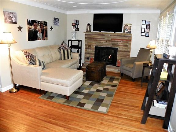 4th image of 210 Oakwood Dr