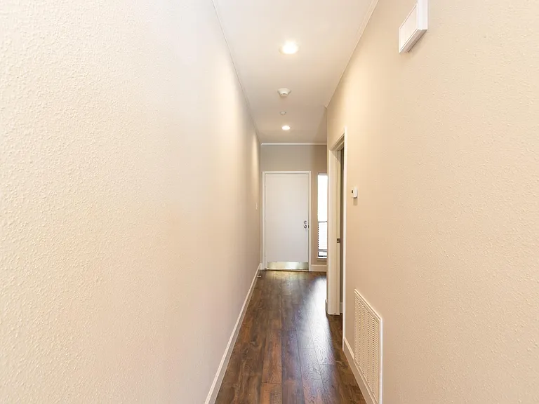 401 Lakeside Ln #111 — Photo 4