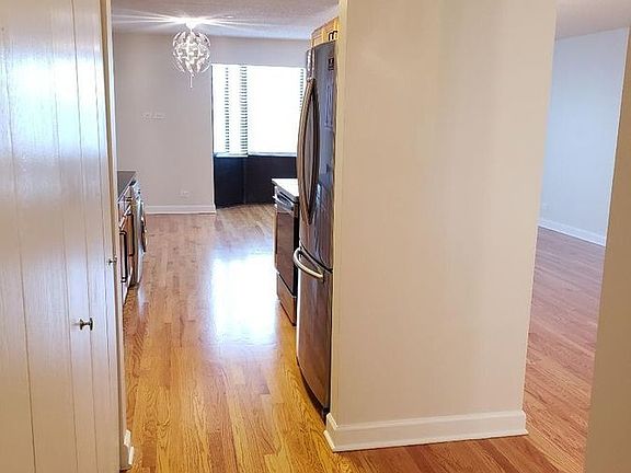 4th image of 606 E Woodland Park #512