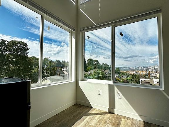 4th image of 3050 SW Avalon Way #613