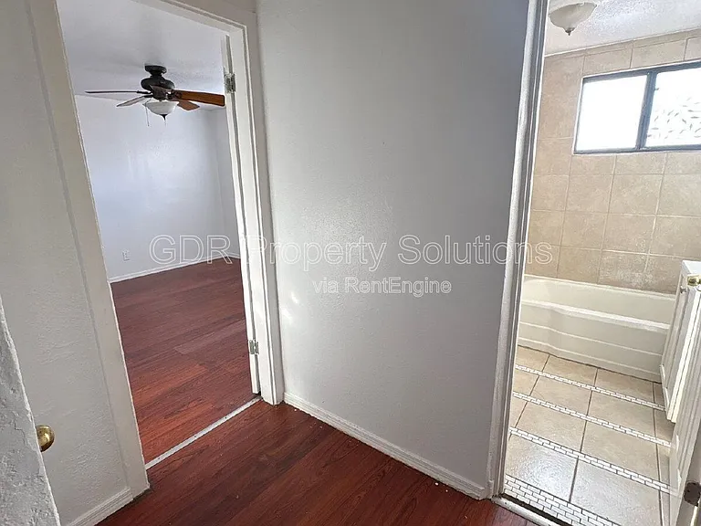 304 Texas St NE #B — Photo 6