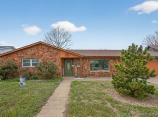 1045 Rolling Meadows Ct, Bartlesville, OK 74006