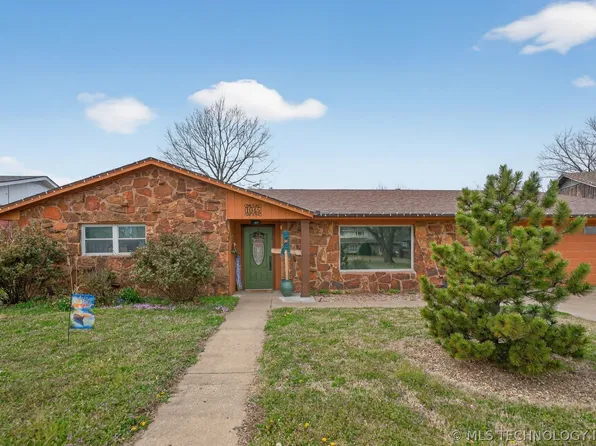1045 Rolling Meadows Ct, Bartlesville, OK 74006
