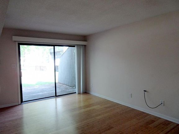 2nd image of 115 Beechnut St APT A1