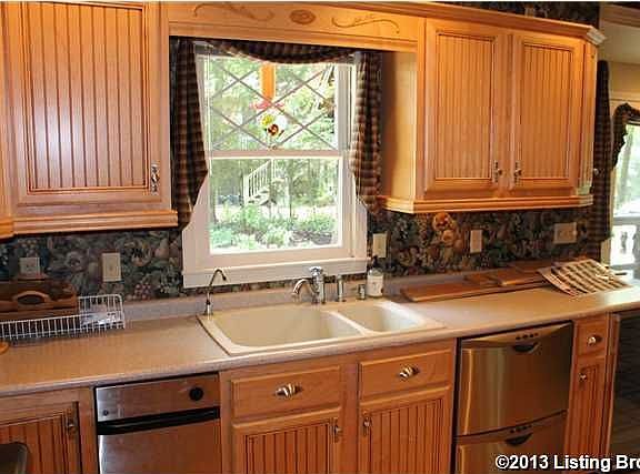 2nd image of 256 Lakeview Cir