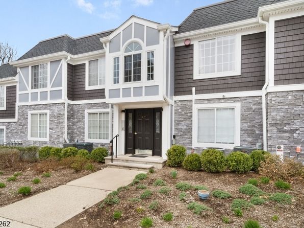 119 Village Dr, Morristown Town, NJ 07960
