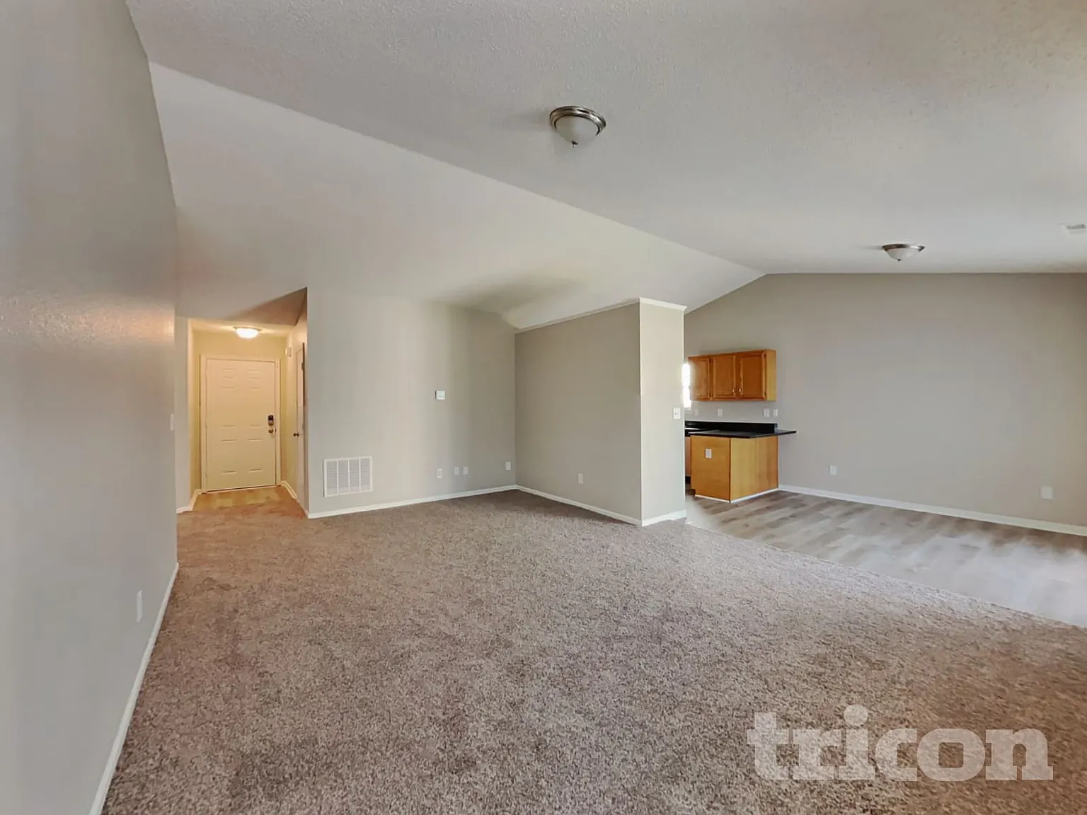 2220 Lakecrest Drive Columbus IN — Photo 2