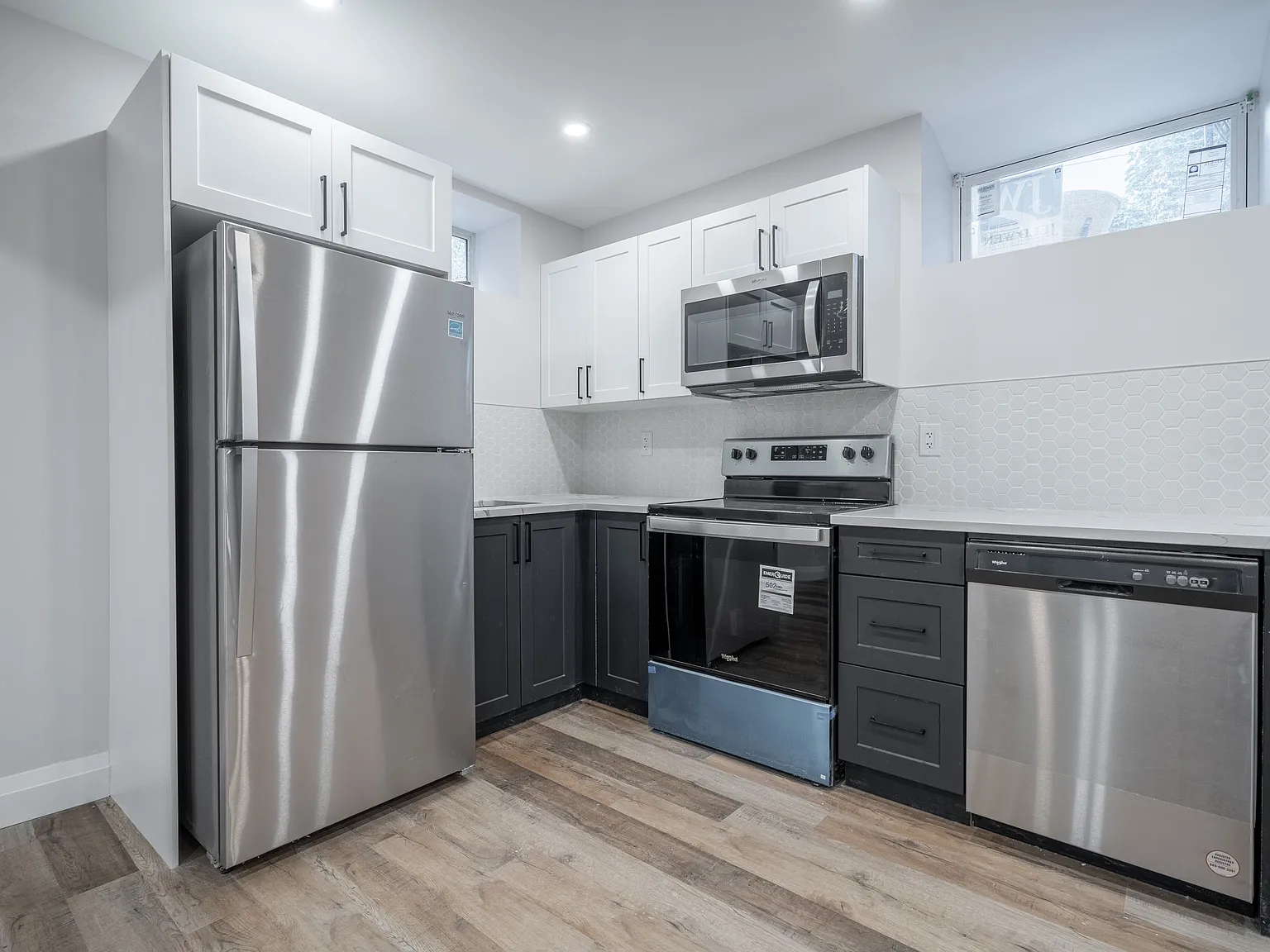 Spacious 2 Bedroom — Photo 3