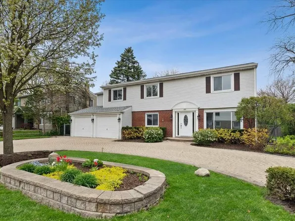 1102 Country Ln, Deerfield, IL 60015