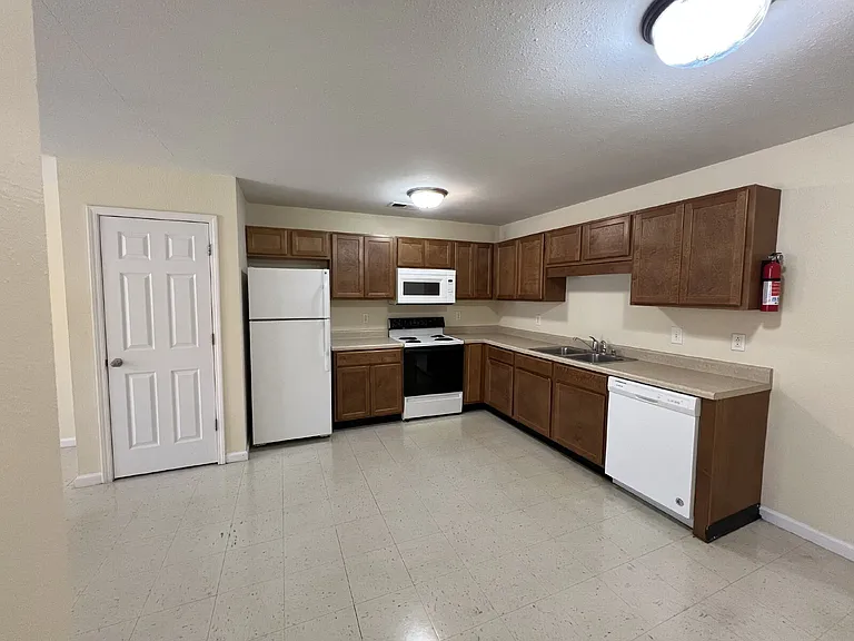 9063 Pembroke Oak Grove Rd #1A — Photo 5