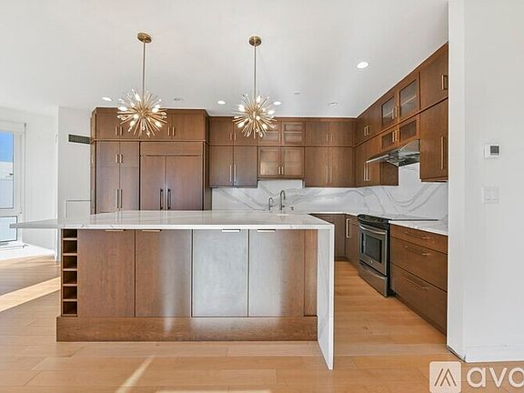 2nd image of 1001 Marina Dr #808E