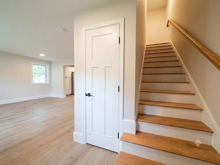 546 Main St — Photo 9