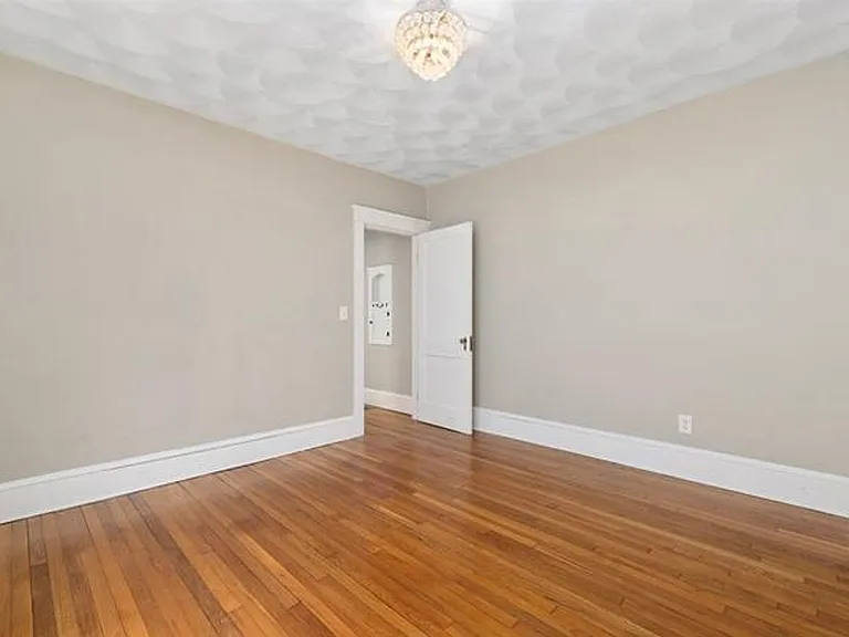 92 Colonial Road — Photo 19