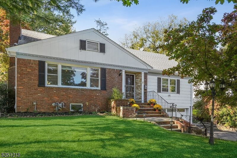 1st image of 223 Pleasant Valley Way