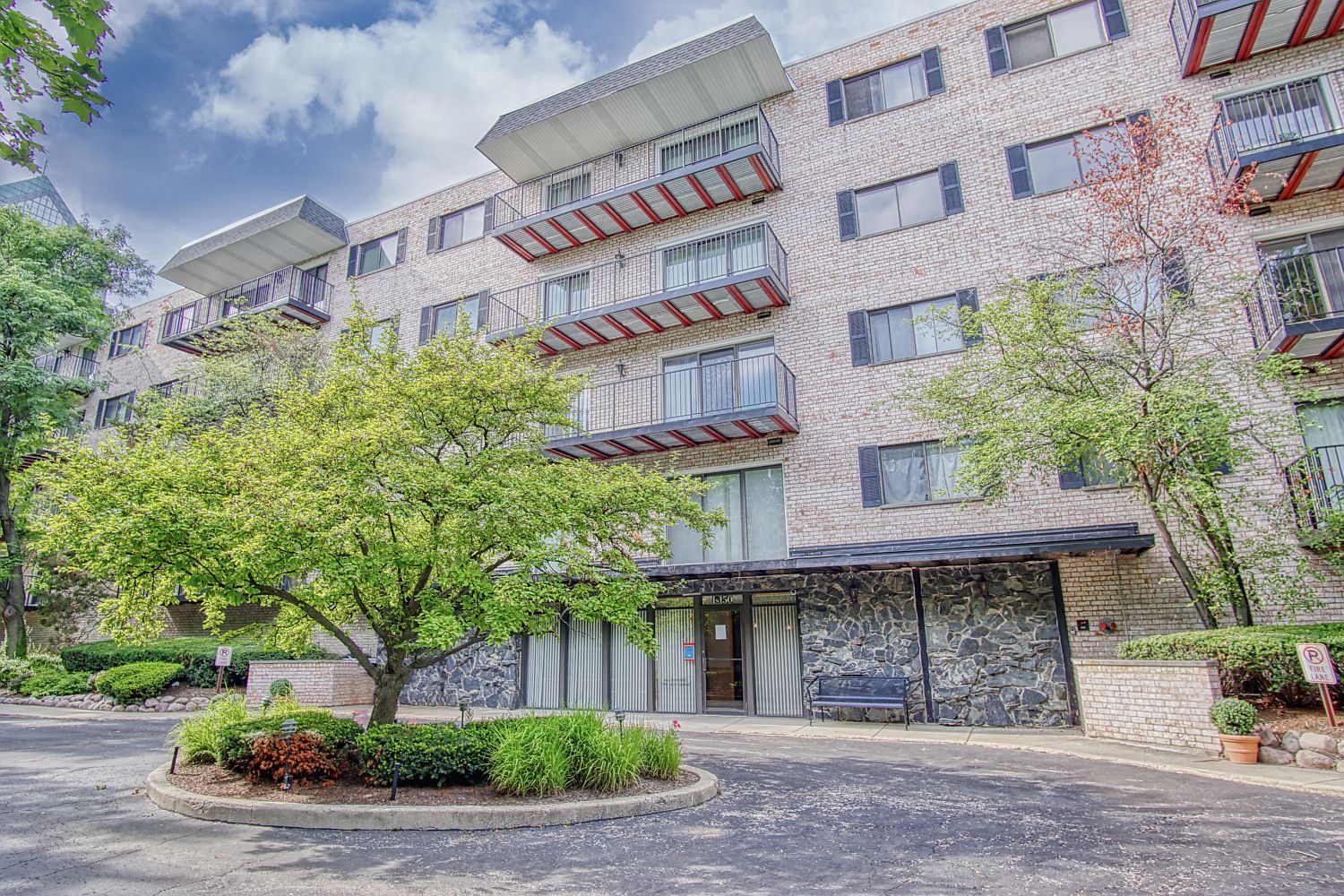 1S150 Spring Rd APT 4B, Oakbrook Terrace, IL 60181 | Zillow