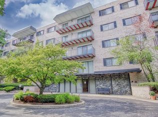 1S150 Spring Rd APT 4B, Oakbrook Terrace, IL 60181
