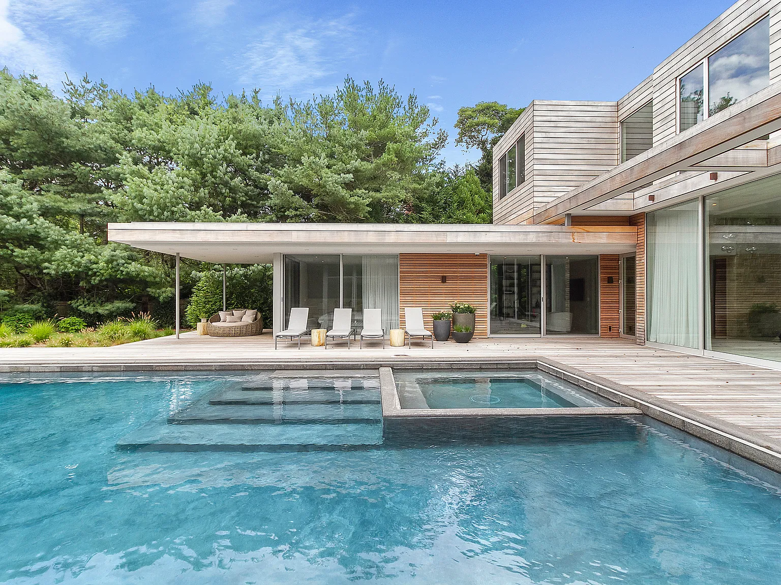 A Modern Resort Estate in the Amagansett Lanes — Photo 4