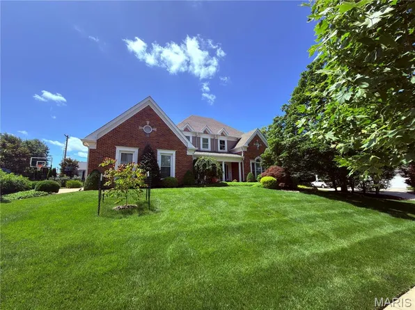 2154 White Lane Dr, Chesterfield, MO 63017