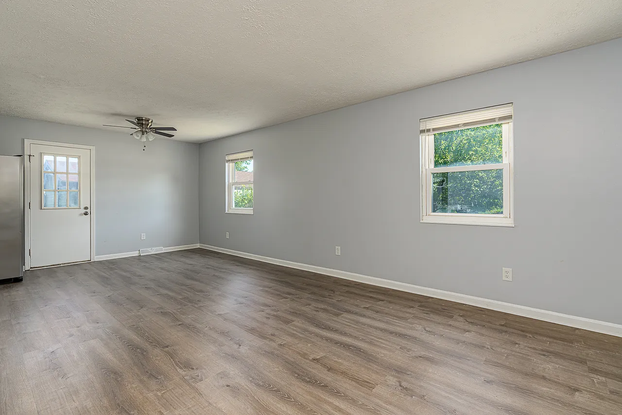 3 bed, 984 sqft, $1,450 — Photo 2