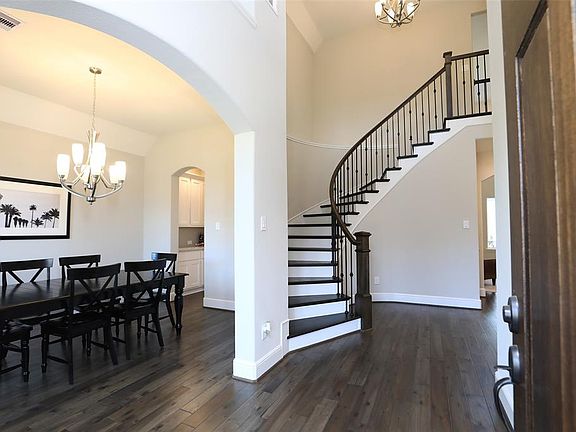 3rd image of 163 Rockwell Park Dr