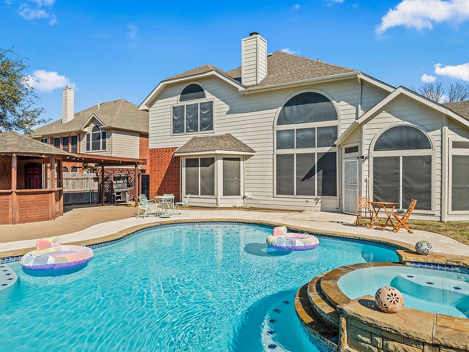 Pool/Backyard
