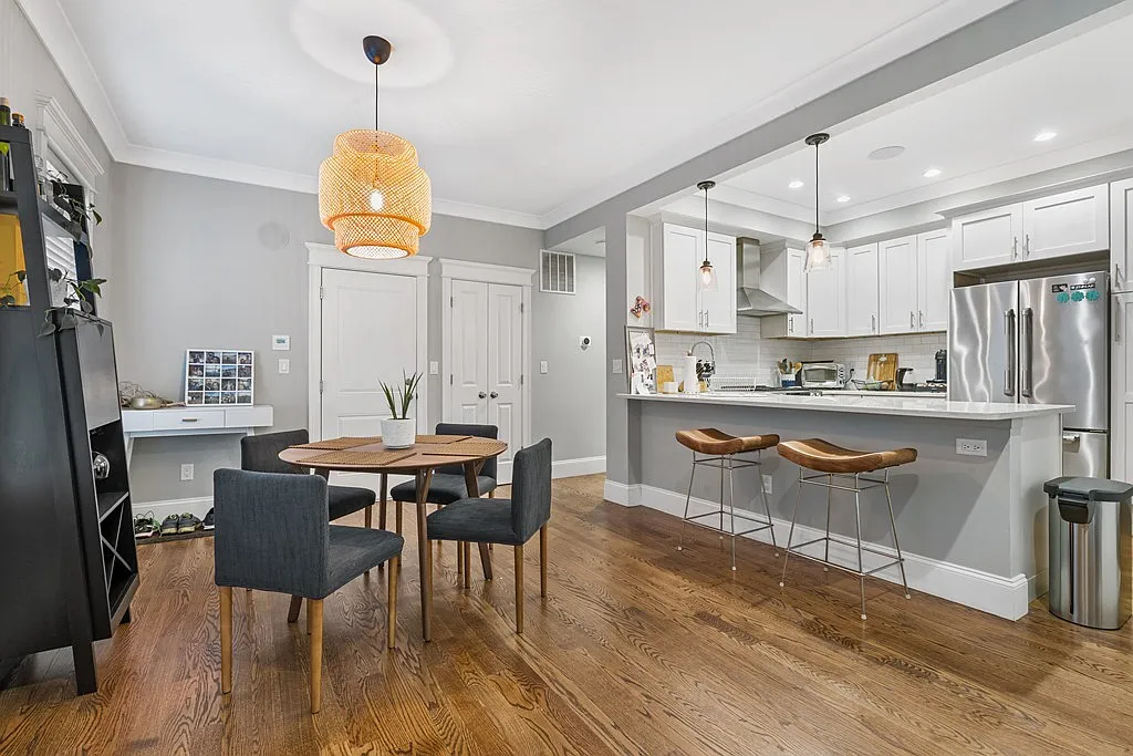 2 bed, 1041 sqft, $3,800 — Photo 4