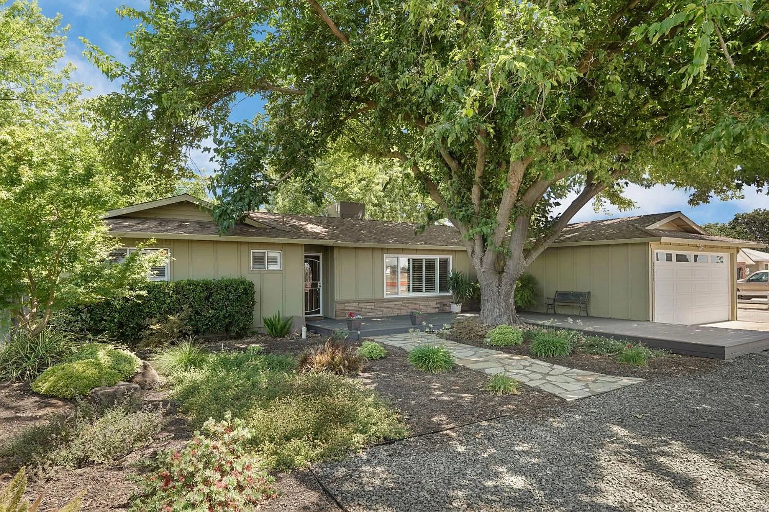 10751 Simmerhorn Rd photo 1