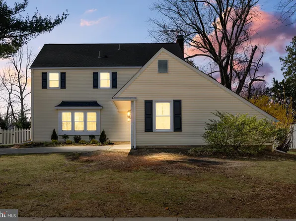 231 Dickens Dr, Delran, NJ 08075