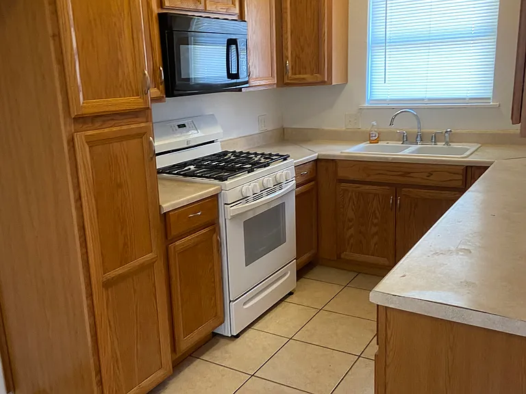 5232 Caroldean St — Photo 3