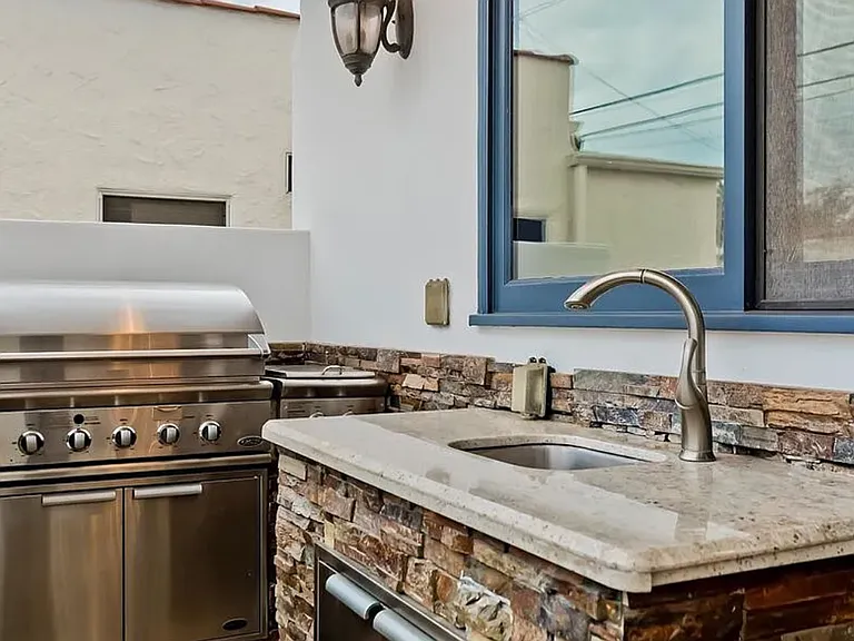 332 S Almont Dr — Photo 5