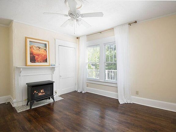 Bedroom - 3 windows and beautiful floors