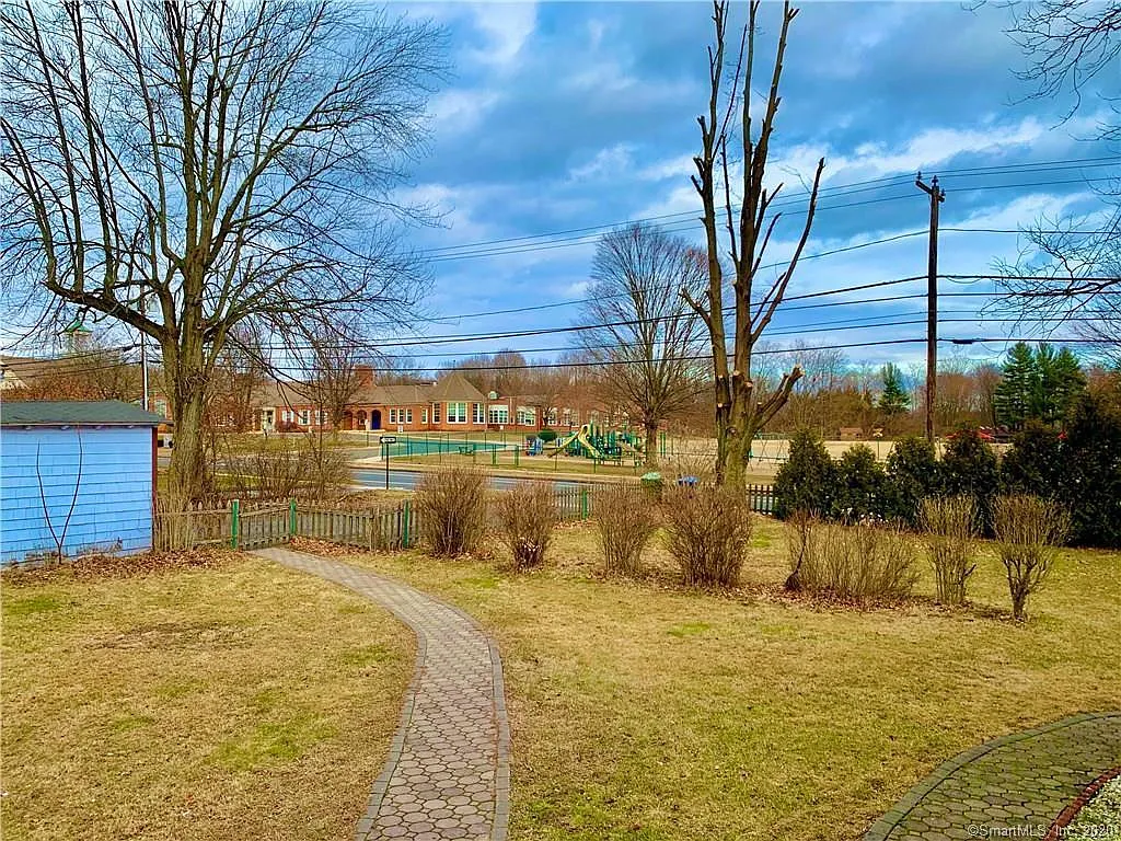 4 Niles Rd — Photo 2