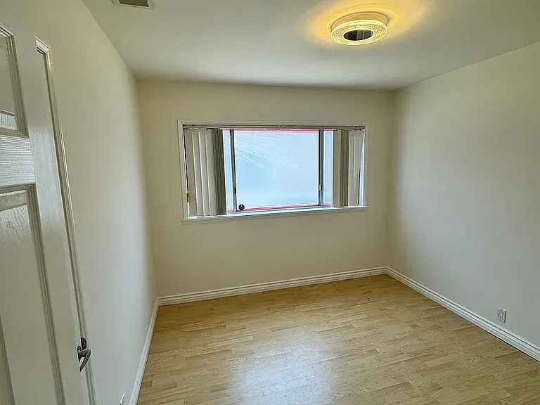 14933 Sylvan St — Photo 3