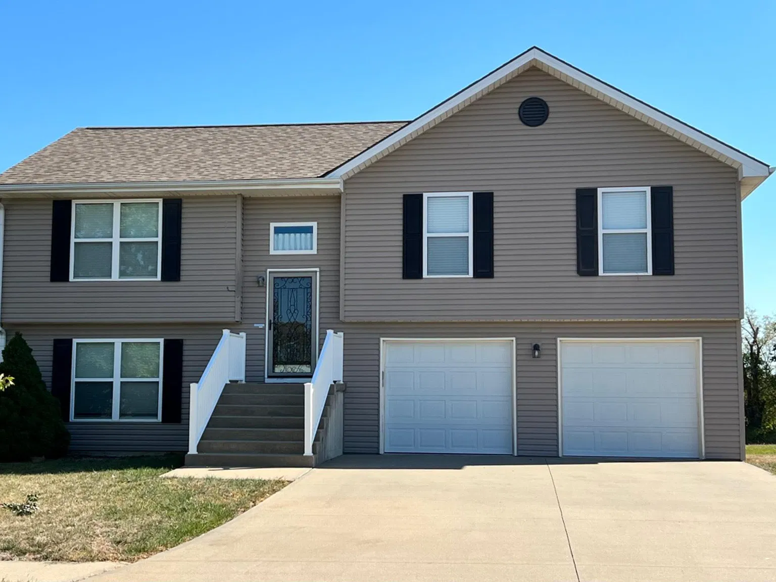 NW Oakview Dr, Platte City — Photo 1