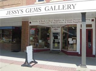 117 W 4th St, Vinton, IA 52349