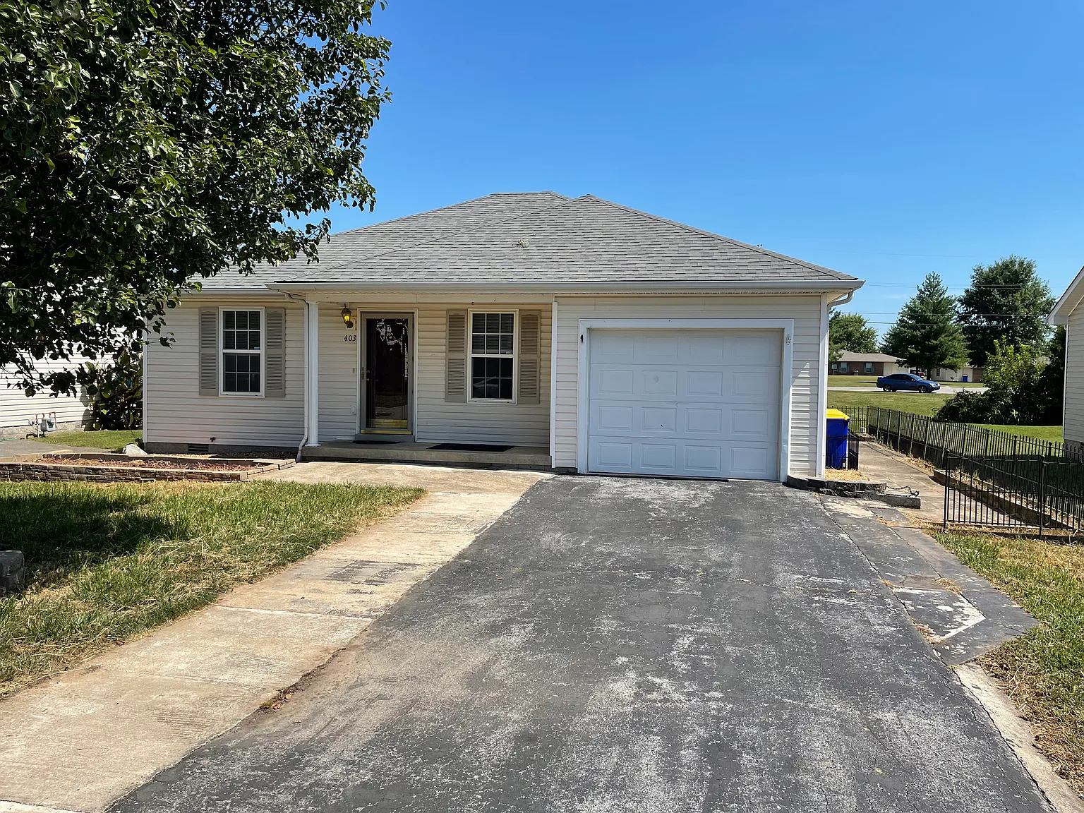 403 Moonlite Ave — Photo 1