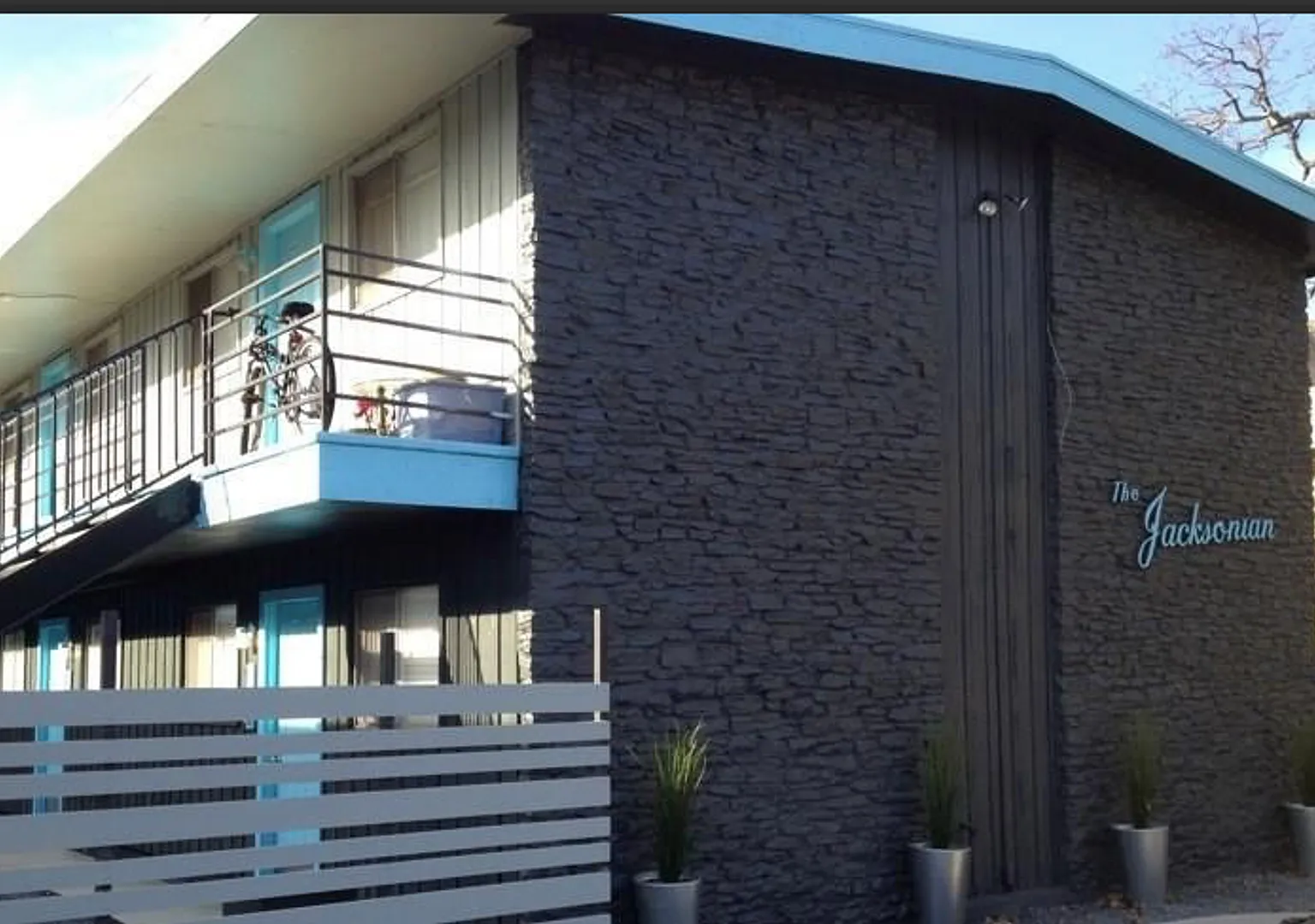 Hyde Park 1-Bedroom Apartment Near UT | Parking Included — Photo 2