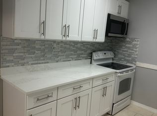 26 Lafayette Pl #2A, Woodmere, NY 11598